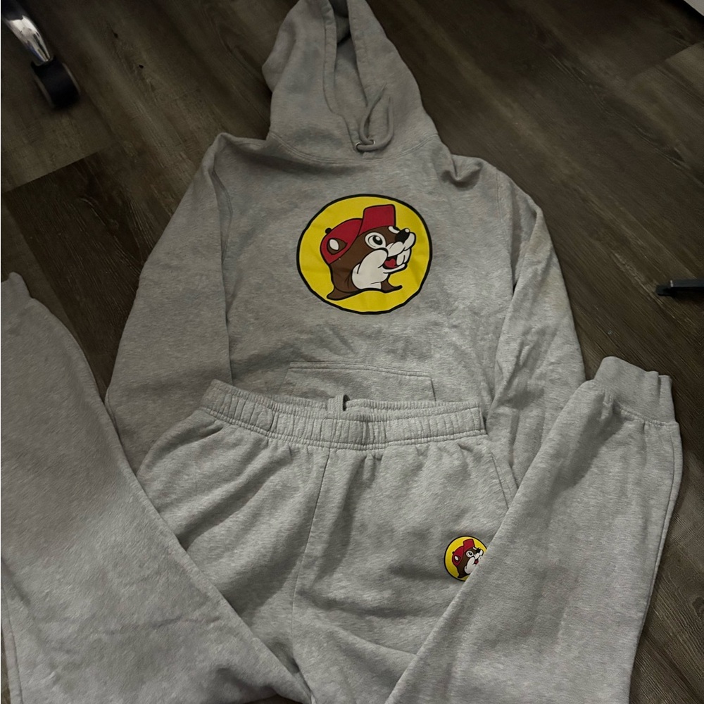 Buc-ee’s tracksuit